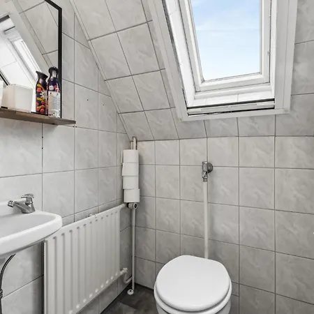 5 Bedroom Gorgeous In Holiday home